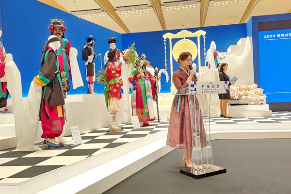 Từ Hanbok nghĩ về áo dài Việt, con đường trở thành sản phẩm sáng tạo - Anh 1