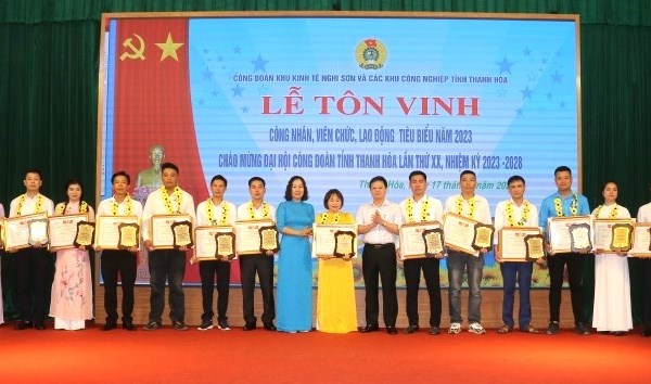 Thanh Hóa tôn vinh công nhân, viên chức, lao động tiêu biểu - Anh 1