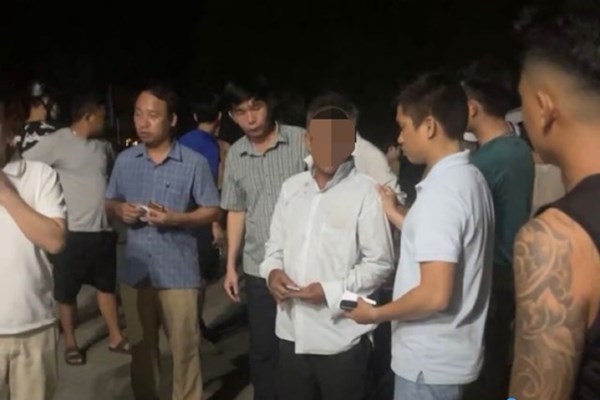 Bắt giữ đối tượng nghi bắt cóc trẻ em - Anh 1