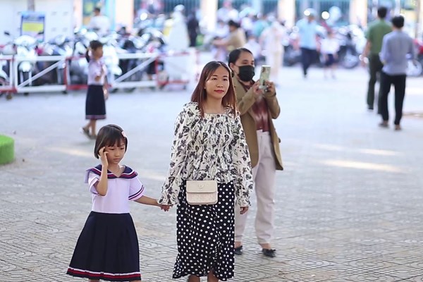 Gần 18 ngàn học sinh lớp 1 ở Quảng Ngãi tựu trường - Anh 1