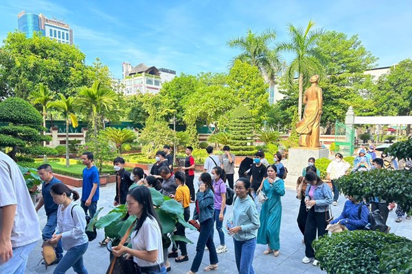“Cõi người hiền mộ chỉ ở trong tim”! - Anh 2