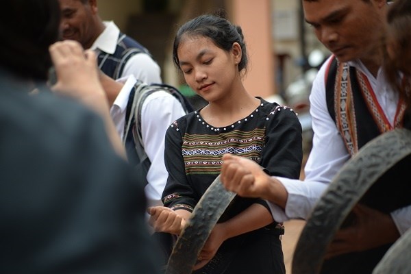 Nghệ nhân ưu tú K’Tiếu: Người giữ cho tiếng cồng chiêng ngân vang mãi - Anh 2