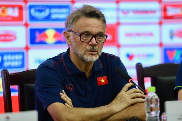 HLV Philippe Trousier sẽ trao cơ hội cho tất cả cầu thủ - Anh 1