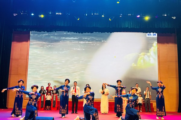 Liên hoan “Gia đình văn hóa tiêu biểu” thành phố Hà Nội lần thứ II - Anh 2