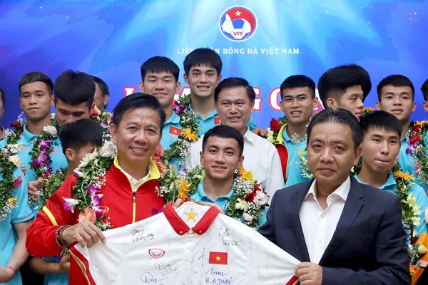 U23 được đón tiếp nồng nhiệt ngày trở về với chức vô địch U23 Đông Nam Á - Anh 4