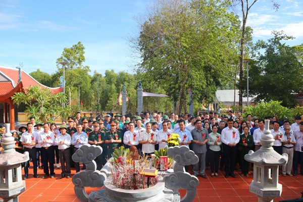 Hà Tĩnh: Khánh thành đền thờ anh hùng liệt sĩ tại hồ Kẻ Gỗ - Anh 2