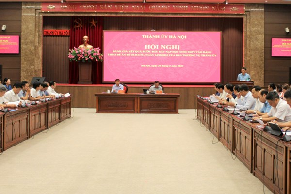 Hà Nội kết nạp 82 đảng viên là học sinh THPT - Anh 1