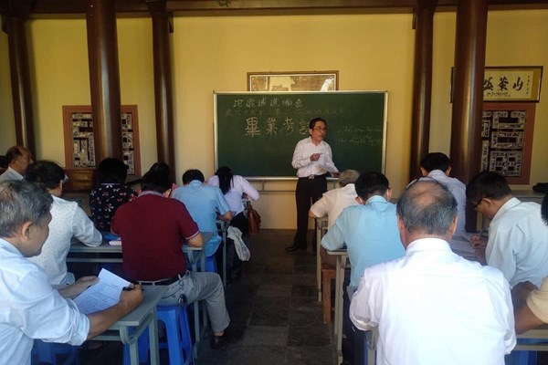 Gìn giữ di sản văn hóa qua từng nét chữ - Anh 1