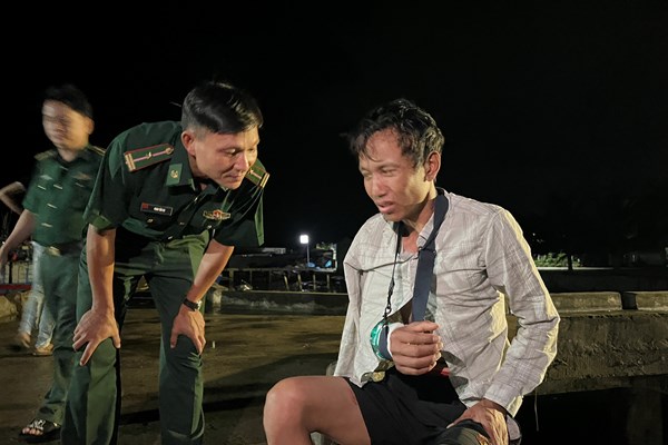 Xác minh, làm rõ vụ ngư dân Quảng Ngãi bị tàu lạ tấn công khi hành nghề trên vùng biển Việt Nam - Anh 4