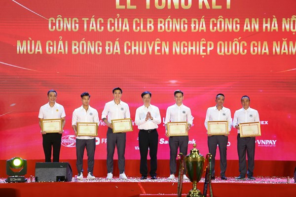 Vinh danh ngôi vô địch V.League của CLB Công an Hà Nội - Anh 1