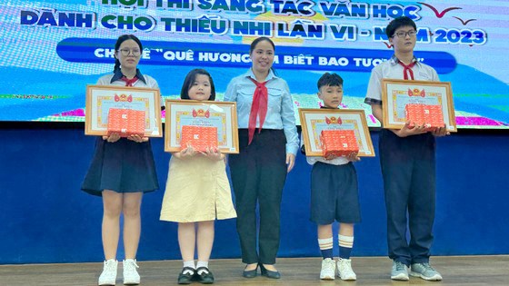 Hơn 5.300 tác phẩm tham gia hội thi “Quê hương em biết bao tươi đẹp” - Anh 1