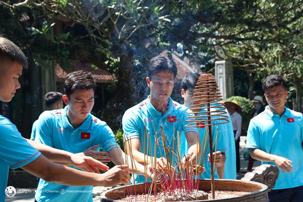U23 Việt Nam dâng hương tưởng niệm các Vua Hùng - Anh 2