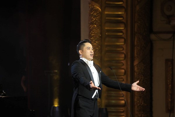 Nghệ sĩ Opera Ninh Đức Hoàng Long biểu diễn tại Lễ kỷ niệm 78 năm Ngày Quốc khánh - Anh 2