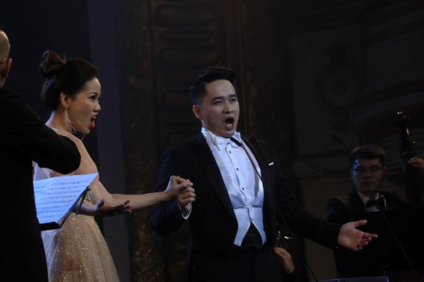 Nghệ sĩ Opera Ninh Đức Hoàng Long biểu diễn tại Lễ kỷ niệm 78 năm Ngày Quốc khánh - Anh 4