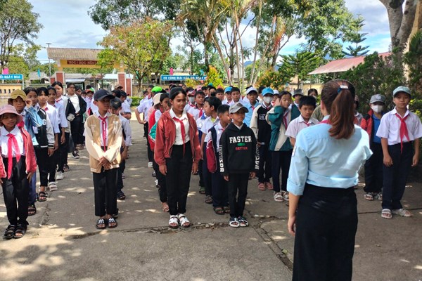 “Tiếp sức” cho học sinh vùng cao - Anh 1