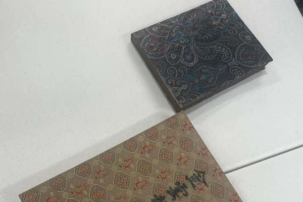 Trụ trì chùa Pháp Nguyên Pearland tặng hai cuốn sách cổ cho Thư viện Quốc gia Việt Nam - Anh 2