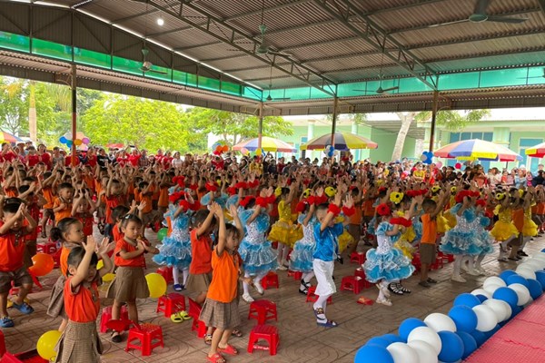 Năm học mới trên mọi miền Tổ quốc - Anh 8