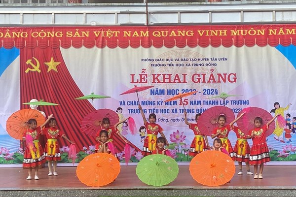 Năm học mới trên mọi miền Tổ quốc - Anh 10