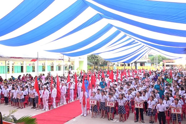 Phó Chủ tịch nước Võ Thị Ánh Xuân dự Lễ khai giảng tại Trường THPT Dân tộc nội trú Ngọc Lặc, Thanh Hoá - Anh 7