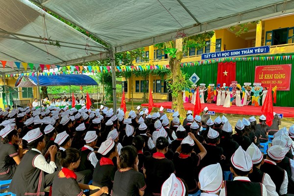 Quảng Ngãi: Học sinh vùng cao tưng bừng khai giảng năm học mới - Anh 4