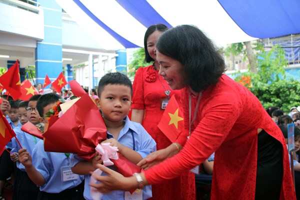Hơn 1,7 triệu học sinh TP.HCM dự Lễ khai giảng năm học 2023-2024 - Anh 1