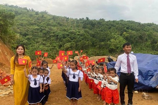 Ở nơi lần đầu tiên nghe tiếng trống khai trường - Anh 2