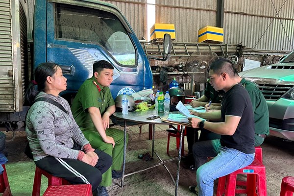 Quảng Ngãi: Tạm giữ hơn 2.000 lít dầu D.O không rõ nguồn gốc xuất xứ - Anh 2