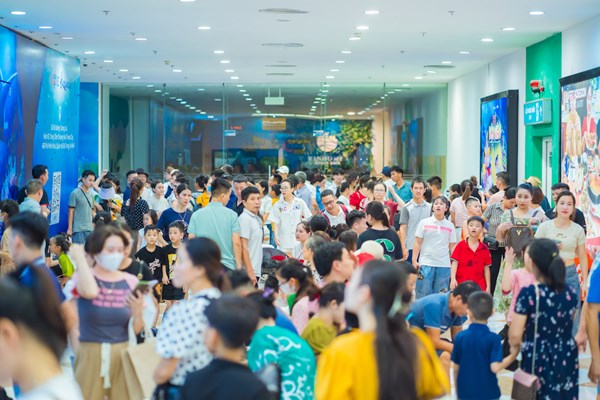 TTTM Vincom trên khắp cả nước đông kín khách dịp nghỉ lễ Quốc khánh - Anh 1