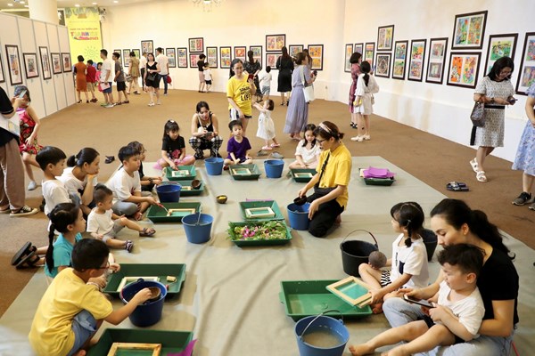 Bảo vệ quyền trẻ em trước nguy cơ bị bạo lực, xâm hại (Bài 3): “Học làm cha mẹ” để bảo vệ con - Anh 1