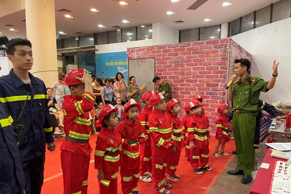 Bảo vệ quyền trẻ em trước nguy cơ bị bạo lực, xâm hại (Bài 3): “Học làm cha mẹ” để bảo vệ con - Anh 2