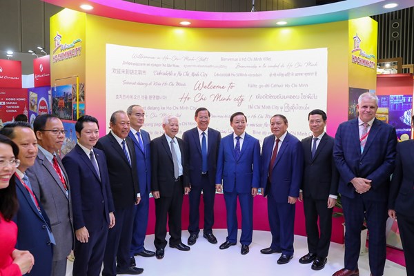 Các doanh nghiệp du lịch phải mạnh dạn hơn nữa, quyết liệt hơn nữa trong việc chuyển đổi số - Anh 2