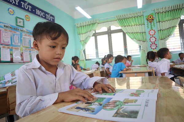 Quảng Ngãi: Nỗ lực dạy tiếng Việt cho học sinh dân tộc thiểu số Cor - Anh 2