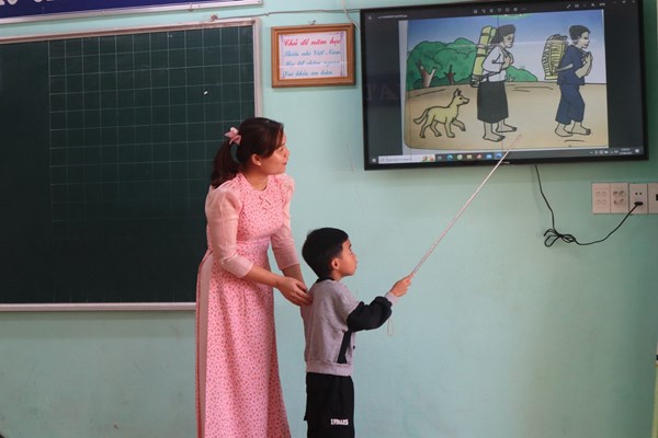 Quảng Ngãi: Nỗ lực dạy tiếng Việt cho học sinh dân tộc thiểu số Cor - Anh 1