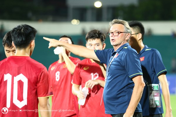 HLV Troussier hài lòng khi U23 Việt Nam hoàn thành mục tiêu đề ra - Anh 1