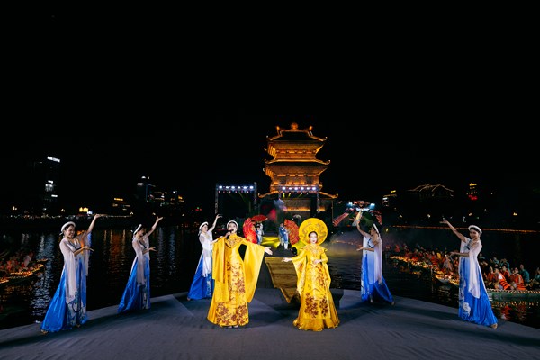 Đêm thời trang “Tinh hoa cố đô” tôn vinh di sản - Anh 1