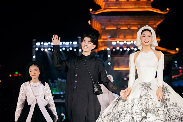 Đêm thời trang “Tinh hoa cố đô” tôn vinh di sản - Anh 3