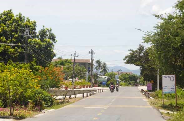 Huyện miền núi Bình Định có xã đầu tiên về đích nông thôn mới - Anh 1