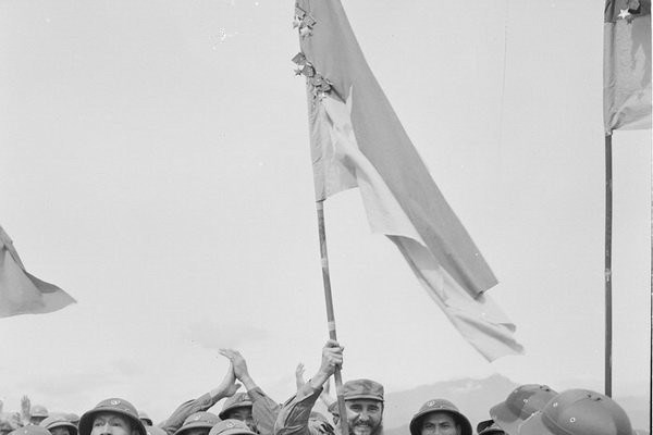 Triển lãm ảnh 50 năm chuyến thăm đầu tiên của Tổng Tư lệnh Fidel Castro tới Việt Nam - Anh 1