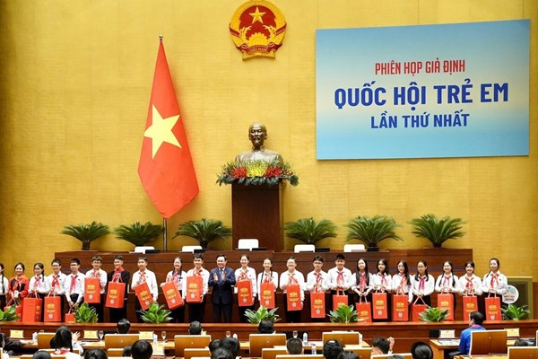 Phiên họp giả định “Quốc hội trẻ em”: Thúc đẩy quyền tham gia​​​​​​​ của thế hệ trẻ - Anh 1
