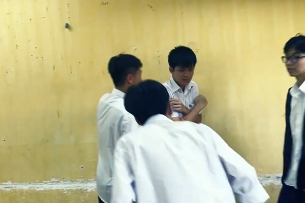 Đừng để các em cô đơn - Anh 1