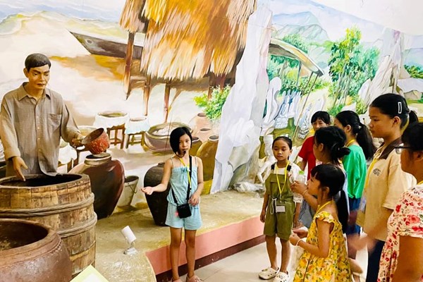 Tăng cường giáo dục về di tích, di sản trong học đường - Anh 1