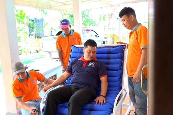 Chàng kỹ sư sáng chế giường y tế đa năng cho bệnh nhân nghèo - Anh 3