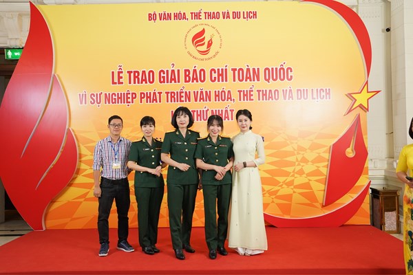 Thêm “sân chơi”, truyền cảm hứng cho các nhà báo chuyên về văn hóa - Anh 1