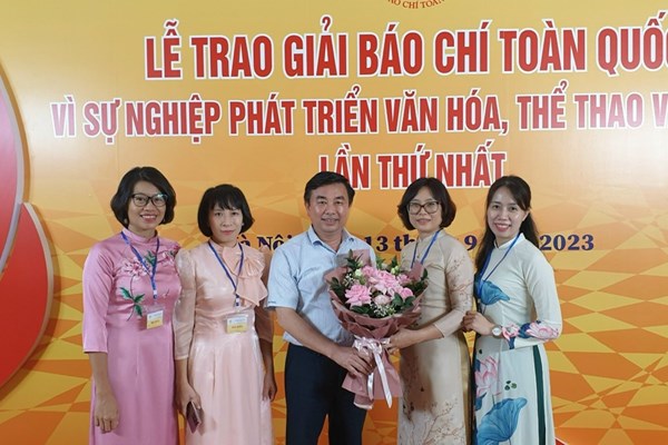 Thêm “sân chơi”, truyền cảm hứng cho các nhà báo chuyên về văn hóa - Anh 2
