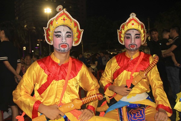 Khi người trẻ bảo tồn nghệ thuật Chèo Bả trạo - Anh 2