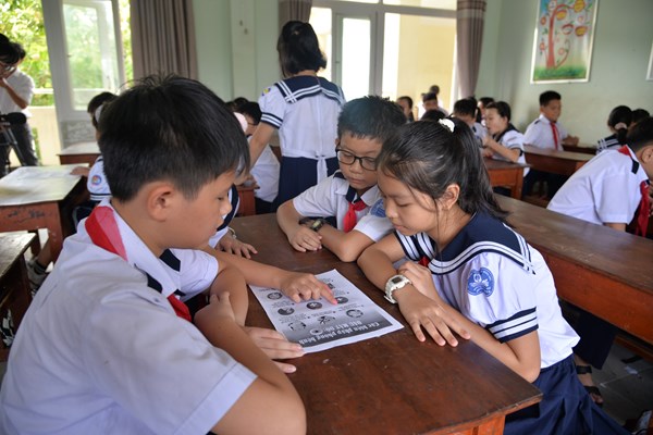 Quảng Ngãi: Lớp vắng học sinh vì bệnh đau mắt đỏ - Anh 2
