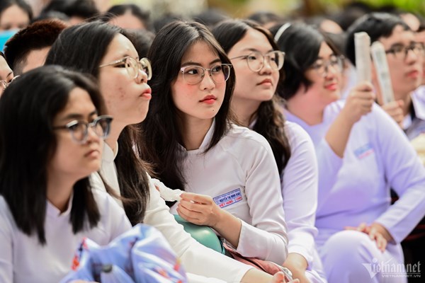 Chấn hưng văn hóa, khoan hãy nói về tiền - Anh 2