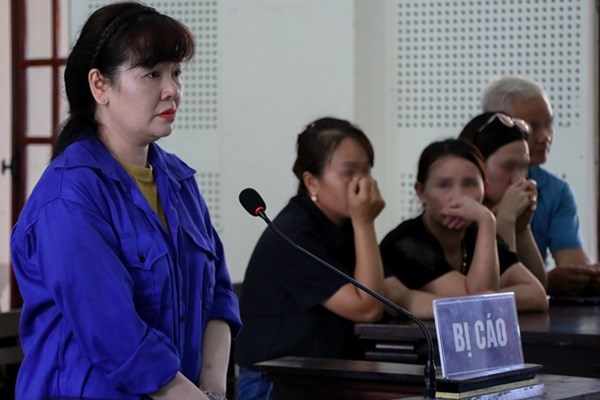 “Nữ quái” mạo danh Phó Tổng Biên tập, chiếm đoạt tài sản lĩnh án 20 năm tù - Anh 1