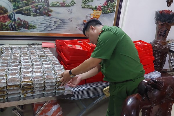 Đà Nẵng: Phát hiện hơn 1.500 chiếc bánh Trung thu không có nguồn gốc xuất xứ - Anh 1