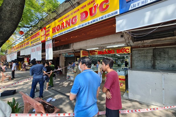 Cựu đại úy công an nổ súng cướp tiệm vàng bị tuyên phạt hơn 8 năm tù - Anh 2